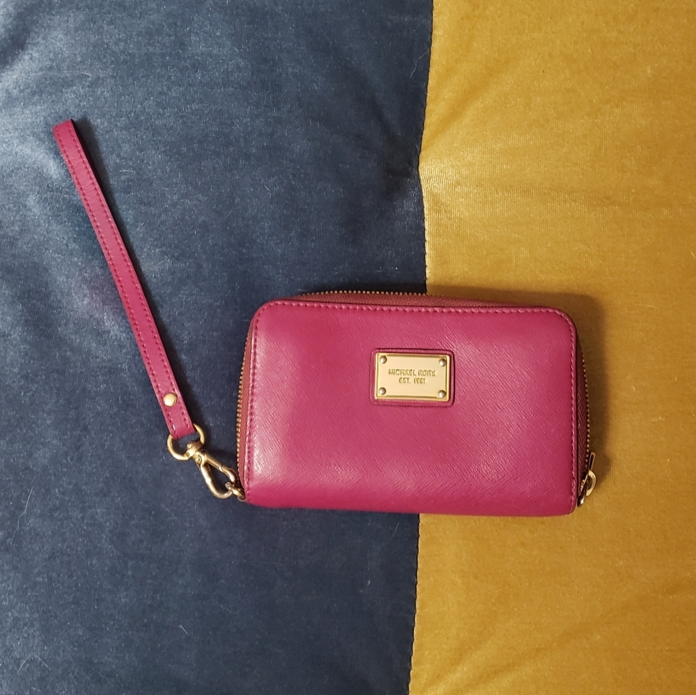 MICHAEL KORS magenta leather clutch wristlet